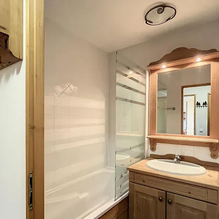 Cosy Avec Balcon, Parking Et Piscine, A 500m Des Pistes - Fr-1-267-271 Apartment *