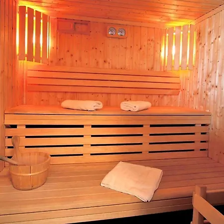 Cosy Avec Balcon, Parking Et Piscine, A 500m Des Pistes - Fr-1-267-271 Apartment *